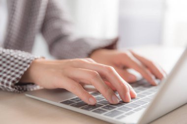 woman hand using laptop on the table