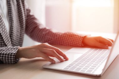woman hand using laptop on the table