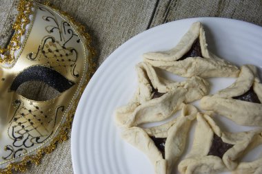 Purim Partisi unsurları ile maskeli ve gofretli arkaplan