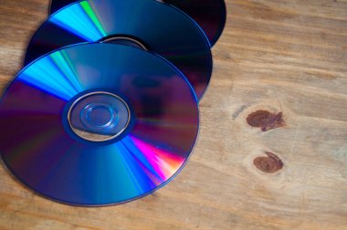 Masanın üstünde CD