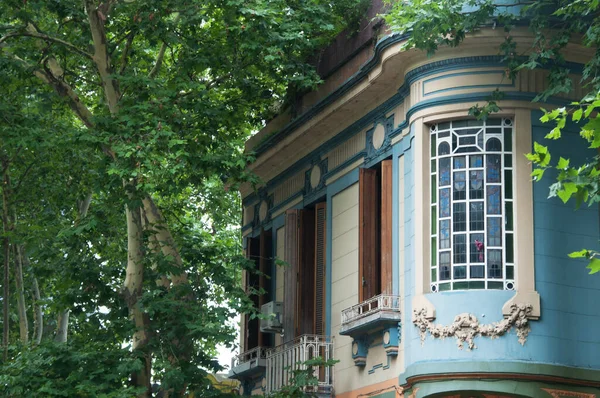 Windows Old House Trees Montevideo Uruguay — ストック写真