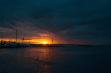 Günbatımında Puerto de Piriapolis manzarası