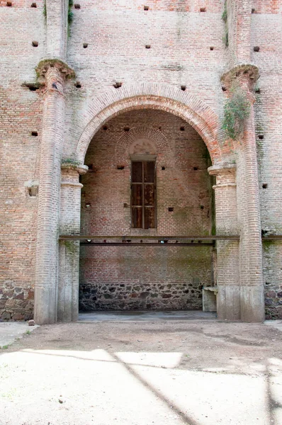  Uruguay 'daki eski kiliseye giriş.