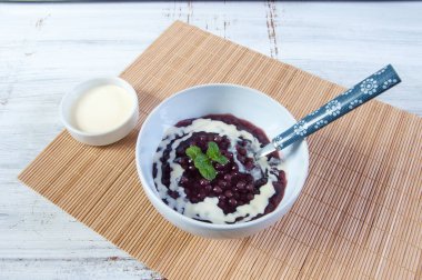 Masada lezzetli bir sagu tabağı var.