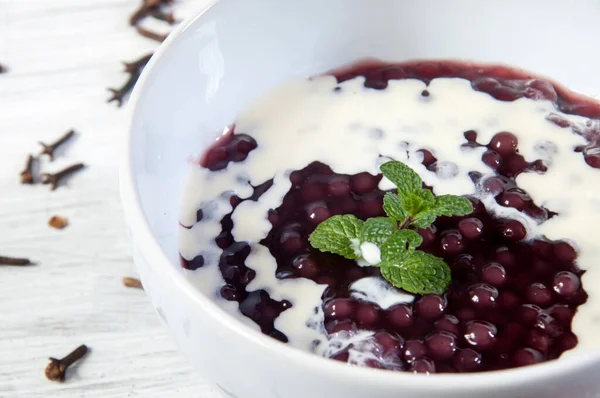 Masada lezzetli bir sagu tabağı var.