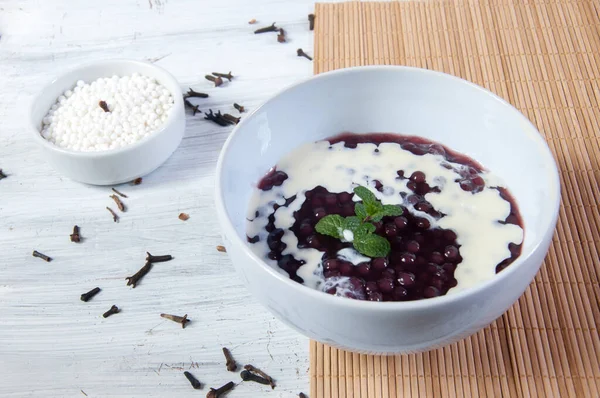 Masada lezzetli bir sagu tabağı var.