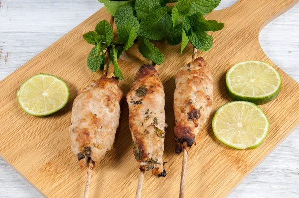 Limon ve nane şekerli leziz domuz kafta.