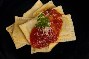 Lezzetli tortei yemeğinin yakın çekim görüntüsü