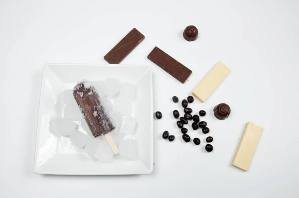 Sorvete Chocolate Com Fundo Branco — Fotografia de Stock