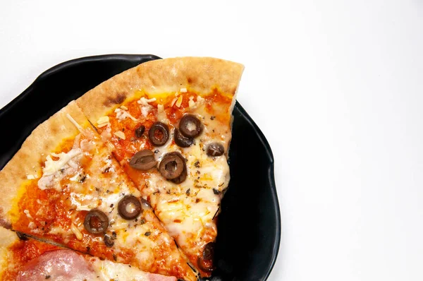 Tres Deliciosas Rebanadas Pizza Sobre Mesa — Foto de Stock