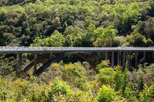Puente Sobre Río Las Montañas — Foto de Stock
