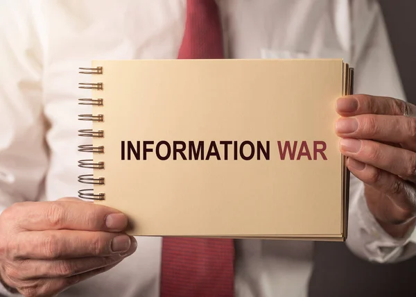 Guerre de l'information, texte de guerre. IW dans le concept de politique — Photo