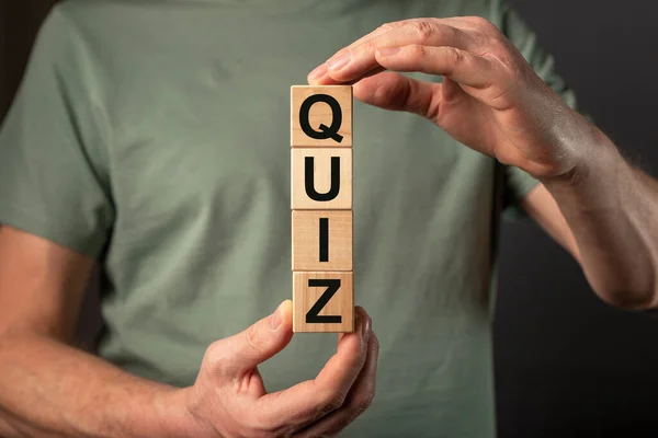 Quiz ou palavra quizz, inscrição, jogo divertido com perguntas