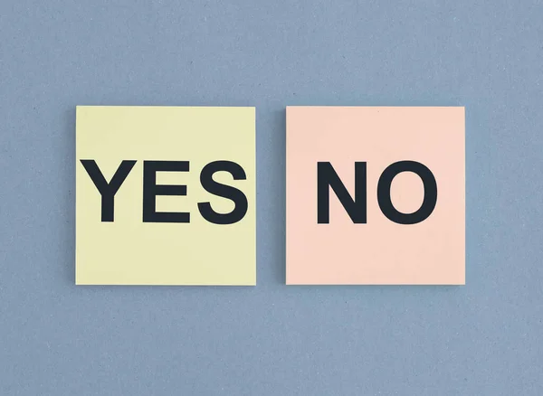 Yes and No signs on sticky notes. Choice concept — Stock Photo, Image