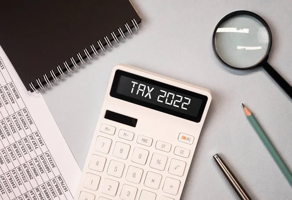 Imposto 2022, sistema de tributação. Palavra sobre calculadora — Fotografia de Stock
