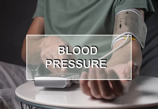 Conceito de pressão arterial com ferramenta de nometria moderna — Fotografia de Stock
