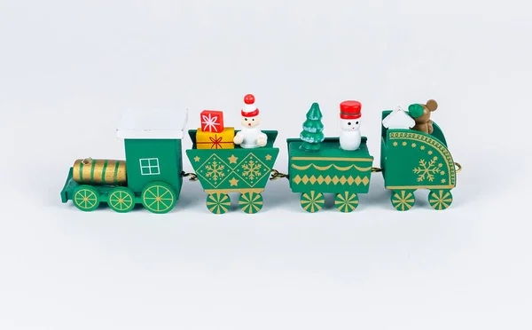 Świąteczna zabawka. Zielone drewno kolejowe fo świąteczne wakacje — Zdjęcie stockowe