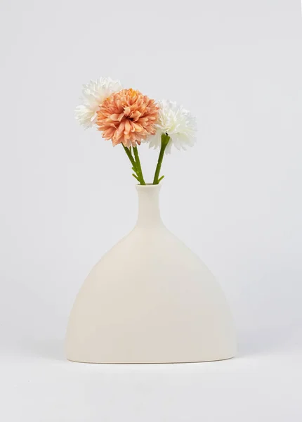 Bloemen in vaas. Modern posy, bloemenboeket — Stockfoto