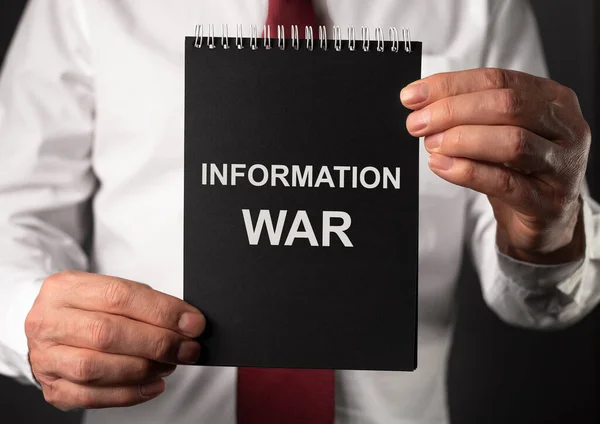 Guerre de l'information, texte de guerre. IW dans le concept de politique — Photo