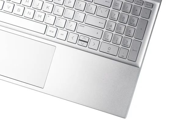 Клавиатура ноутбука близко, вид сверху, изолирован на белом — стоковое фото