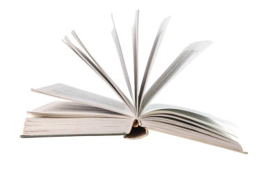 Beyaz arkaplanda izole edilmiş açık bir kitap. Sayfaları okuyup çeviriyorum. Roman, İncil, ansiklopedi, sözlük, kod 