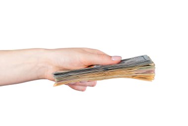 Amerikan doları destesi olan kadın eli beyaz arka planda izole edilmiş. Amerikan parası ve finans kavramı. Maaş ödemesi, borç iadesi