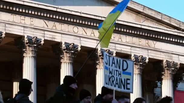 London Februar 2022 Ukrainische Flagge Und Stand Mit Ukraine Zeichen — Stockvideo
