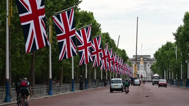 London Maja 2022 Wiersz Flag Union Jack Wiszących Wzdłuż Centrum — Wideo stockowe