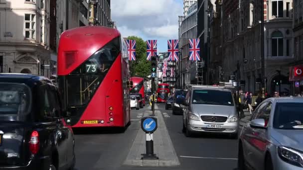 Londres Mayo 2022 Oxford Street Decorada Con Banderas Union Jack — Vídeo de stock