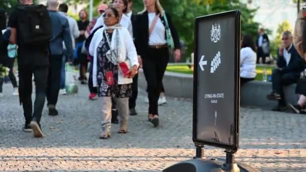 Londres Reino Unido Setembro 2022 Fechar Cartaz Nos Jardins Jubilares — Vídeo de Stock