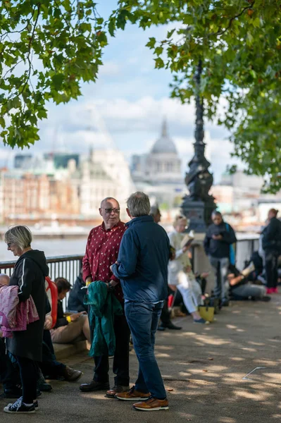 London September 2022 People Queuing South Bank River Thames Pauls — Stock Photo, Image