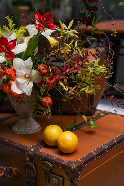 Kreatives Layout Bestehend Aus Blumen Und Blättern Naturkonzept Florale Grußkarte — Stockfoto