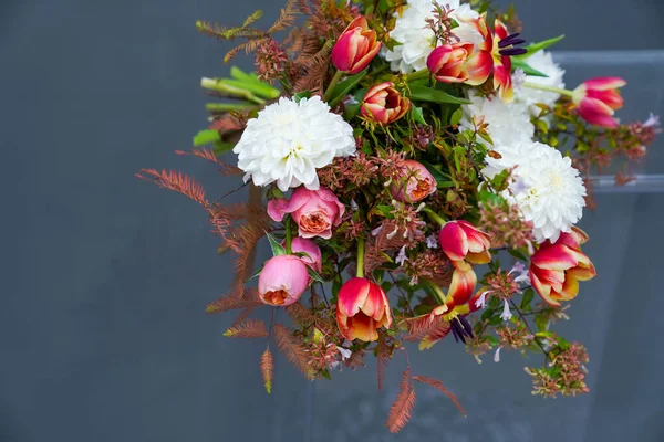 Kreatives Layout Bestehend Aus Blumen Und Blättern Naturkonzept Florale Grußkarte — Stockfoto