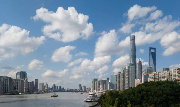 Lujiazui Finansal Serbest Ticaret Bölgesi, Şangay, Çin, Huangpu Nehri kıyısında.. — Stok fotoğraf