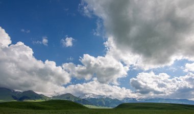 Çin, Xinjiang 'daki güzel Bayinbruck Otlağı