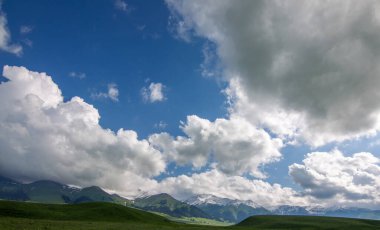 Çin, Xinjiang 'daki güzel Bayinbruck Otlağı