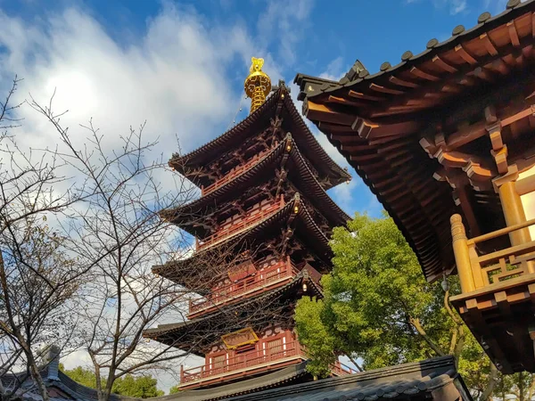 Hanshan Tapınağı, Suzhou, Jiangsu, Suzhou şehrinde yer alan Hanshan Tapınağı Çin 'in en ünlü 10 tapınağından biridir..