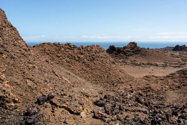 Galapagos Adaları 'nın bir parçası olan Bartolome Adası, Santiago Adası' nın doğu kıyısında küçük bir volkanik adadır.. 