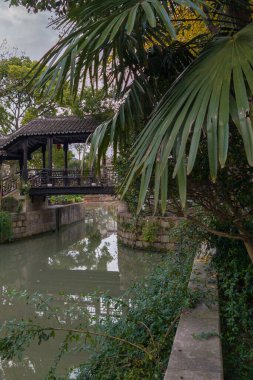 Şangay 'daki antik Xinchang kasabasının tarihi 800 yıldan fazladır ve Çin' in ünlü bir tarihi ve kültürel şehridir..