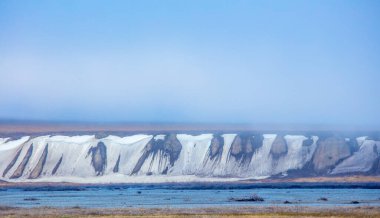Dalton Otoyolu, Alaska, ABD. Kuzey Kutup Dairesi 'ndeki buzullar ve buzullar