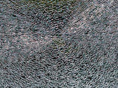 Cam kırıkları, geometrik dokular çatlıyor..