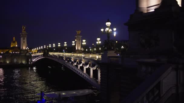 Romantická Noční Scéna Mostu Alexandre Iii Přes Řeku Seinu Paříži — Stock video