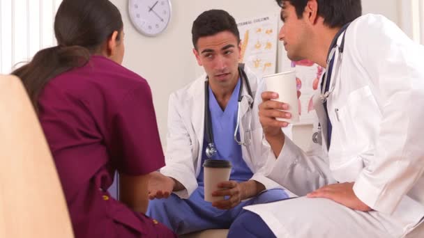 멕시코 의사가 동료들 과대화하는 — 비디오