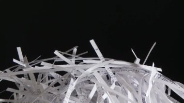 Parçalanmış kağıt yığınını kapat