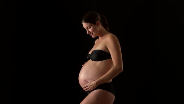 Средний Снимок Беременной Матери — стоковое видео