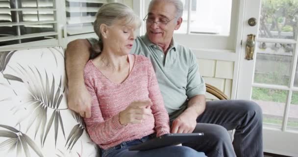 Senior Couple Using Tablet Couch — Stock Video