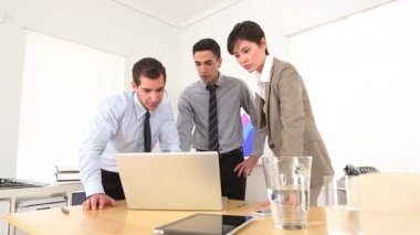 Dizüstü bilgisayardaki çeşitli iş buharı verileri