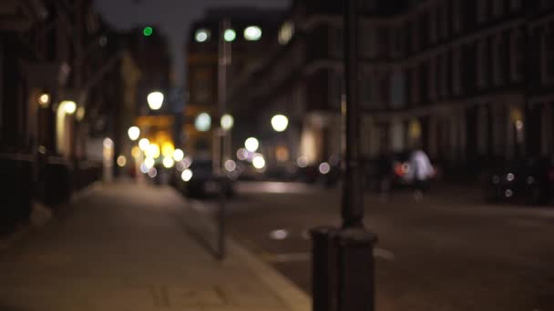 Zamazane Ujęcie Cichej Ulicy Mieszkalnej Londynie Ludzie Otuleni Noc Nieostre — Wideo stockowe