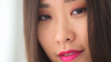 Çinli kadına yakın çekim.