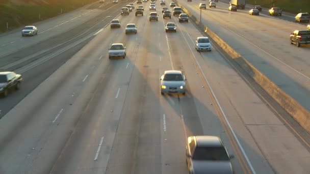 Autopista Los Ángeles Con Tráfico Vespertino — Vídeos de Stock